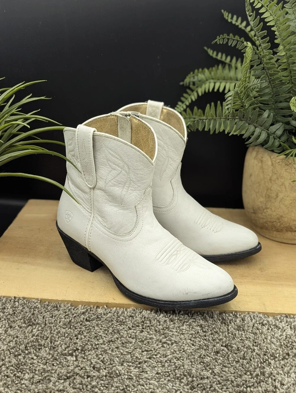 Ariat Darlin Women's Size 6.5B White Leather Side Zip Cowgirl Heeled Boots
